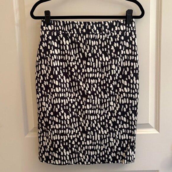 NWT Ann Taylor Fully Lined Zipper Back Straight Pencil Skirt Black White Size 6 - Picture 2 of 13